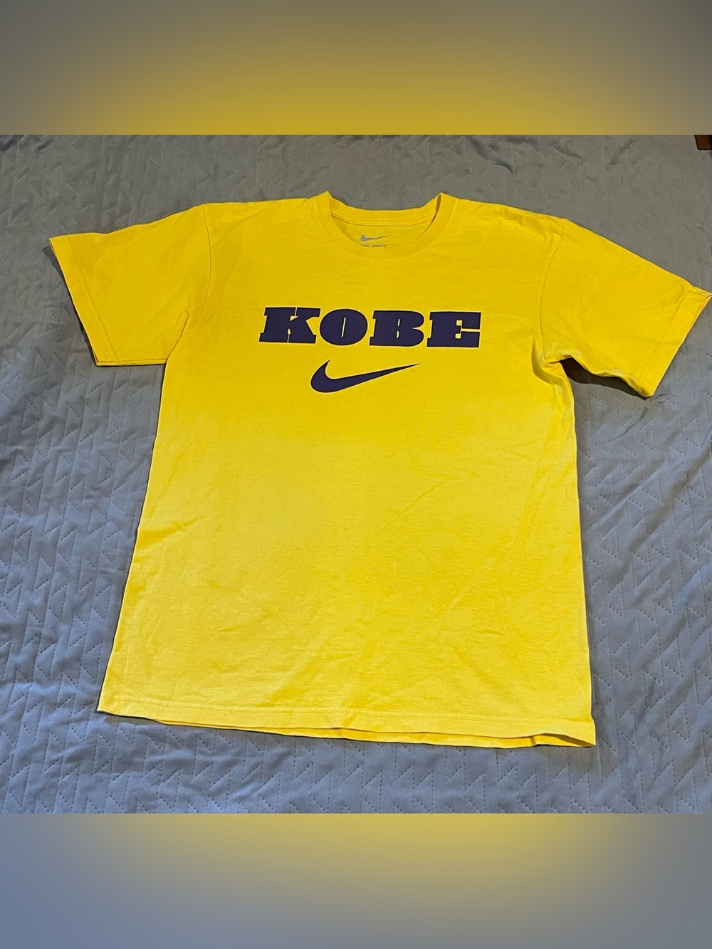 Nike Kobe t shirt mens small‎ pre-owned condition yellow/purple